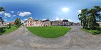 Klosterhof mit Dreifaltigkeitsbrunnen